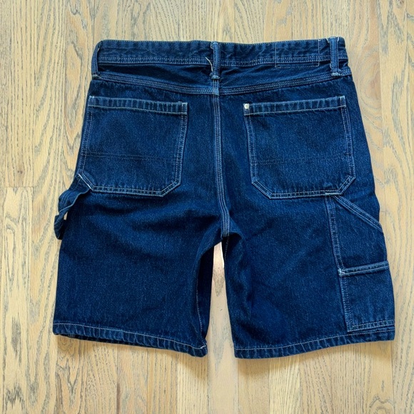 H&M denim relaxed fit carpenter cargo shorts. Size 32 - Picture 2 of 10
